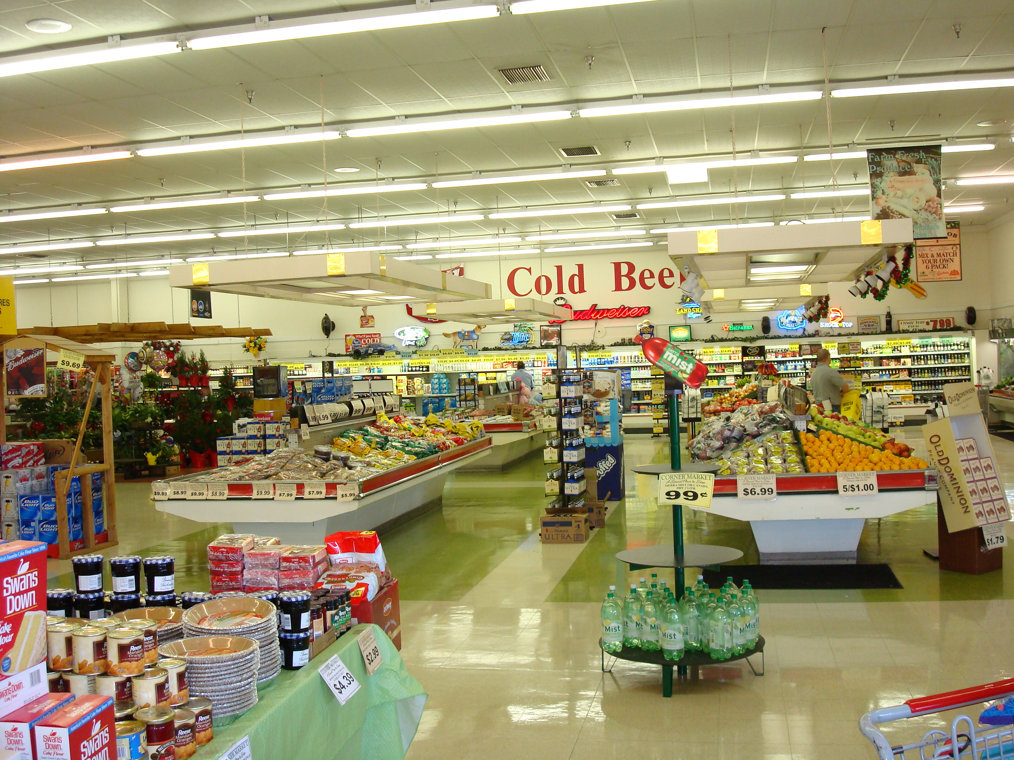 Corner Market Vicksburg BEFORE Produce Renovation